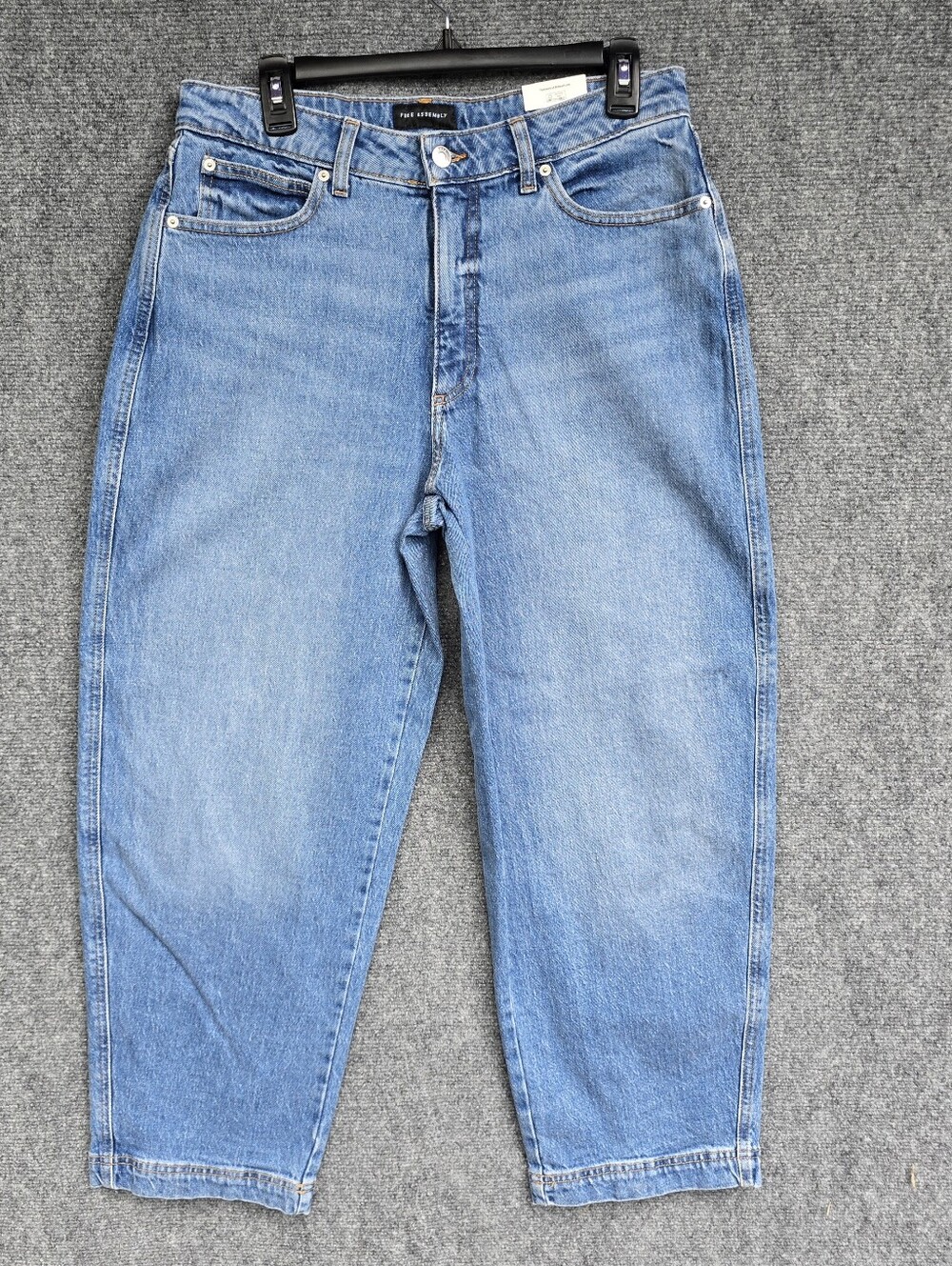 Free Assembly Womens Mid-Rise Wide Hem Barrel Jeans Med Lite Blue Wash New